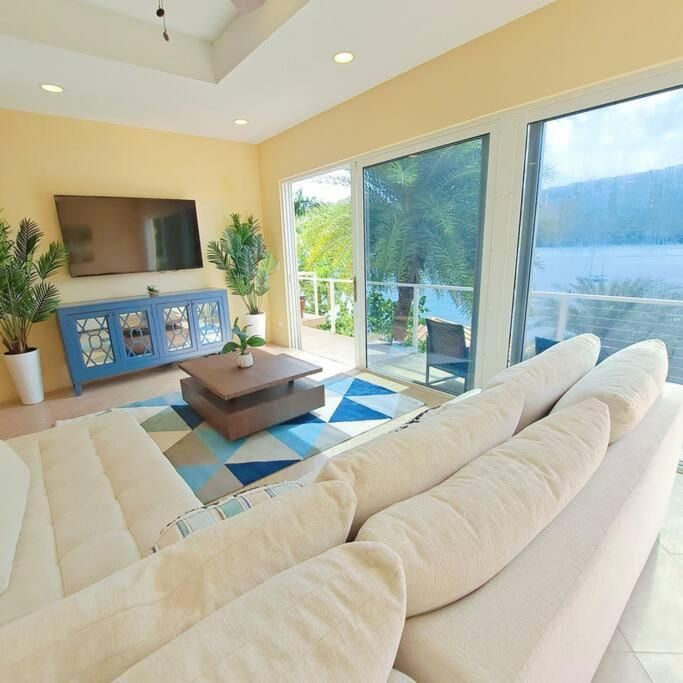 Sailfish Villa Luxury Beachfront Estate Magens Bay Cruz Bay エクステリア 写真